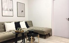 Perfect Home: Cozy 2Br Apt & Balcony